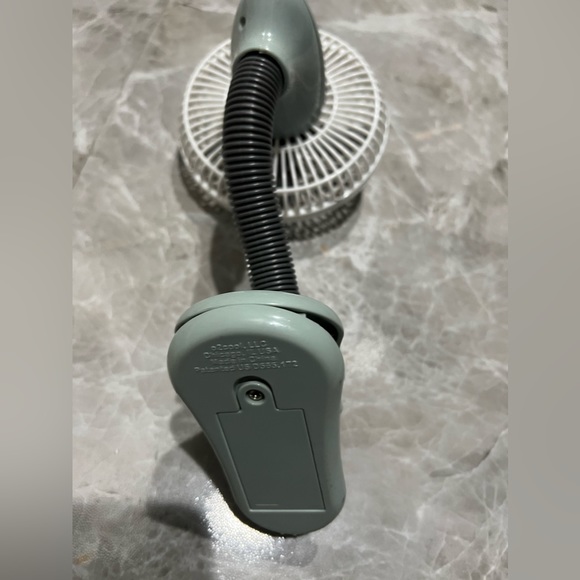 O2COOL 4 inch Portable Battery Powered Stroller Clip Fan, Gray/White - Picture 3 of 7